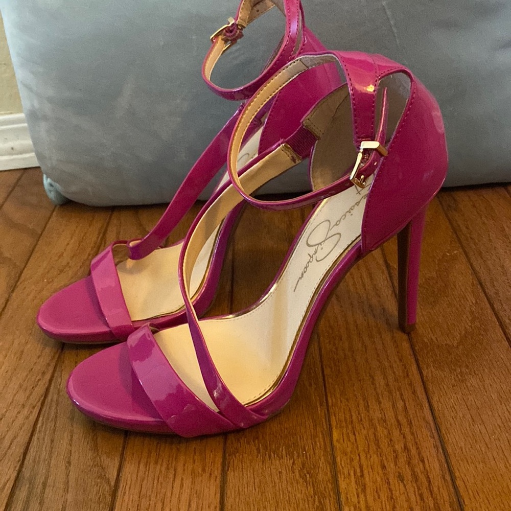 NWOT Jessica Simpson heel